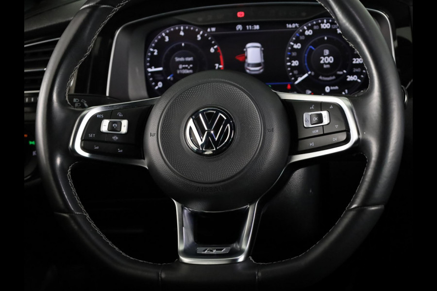 Volkswagen Golf 1.5 TSI Highline Business R 150 PK | Automaat (DSG) | Navigatie | Camera | Digitaal dashboard