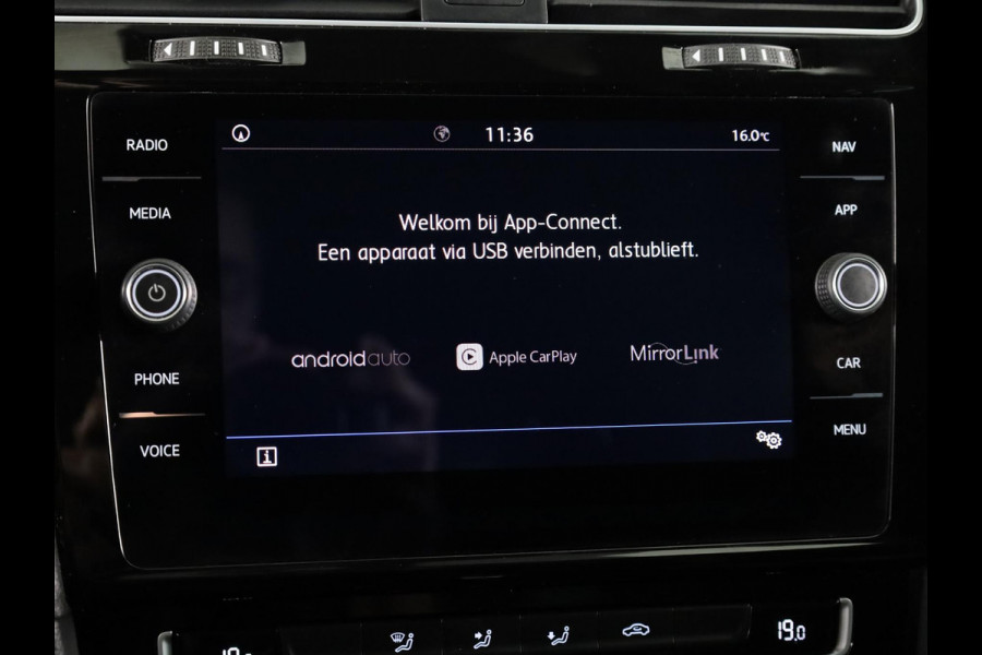 Volkswagen Golf 1.5 TSI Highline Business R 150 PK | Automaat (DSG) | Navigatie | Camera | Digitaal dashboard