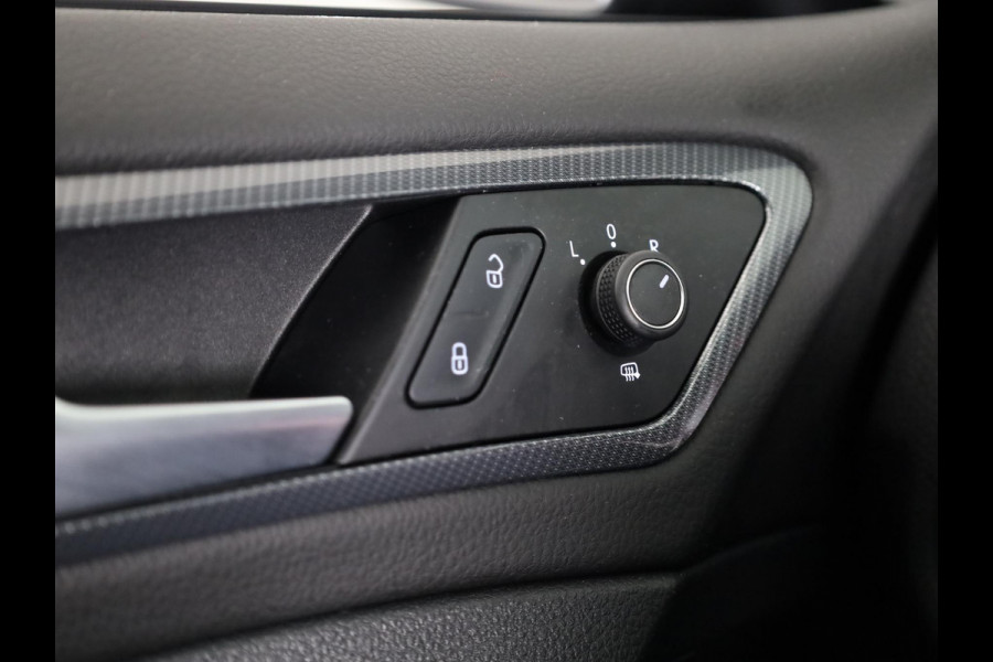 Volkswagen Golf 1.5 TSI Highline Business R 150 PK | Automaat (DSG) | Navigatie | Camera | Digitaal dashboard