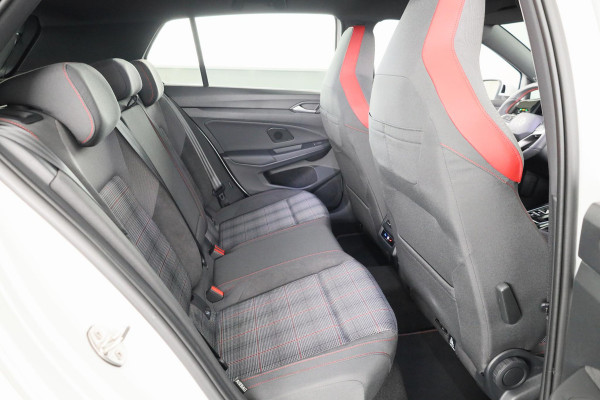 Volkswagen Golf GTI 2.0 195 kW / 265 pk TSI Hatchback 7 versn. DSG | Verlengde garantie | Panorama dak | Head up Display | Harman Kardon |