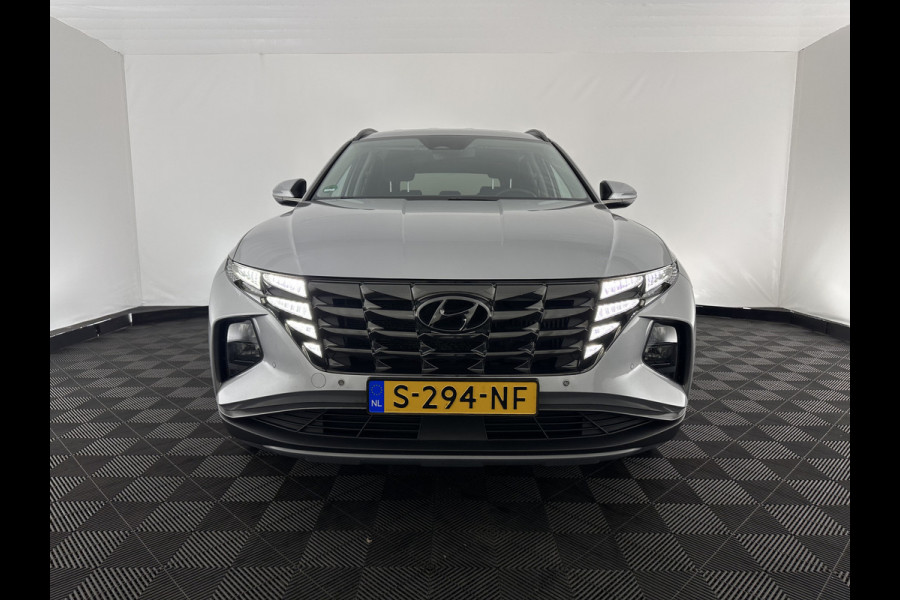 Hyundai Tucson 1.6 T-GDI HEV Comfort Smart (INCL-BTW) *FULL-LED | ADAPTIVE-CRUISE | HEATED-COMFORTSEATS | KEYLESS | CAMERA | DIGI-COCKPIT | PRIVACY-GLASS | SHIFTPADDLES | ECC | PDC | 17''ALU*