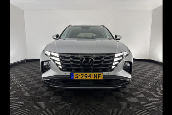 Hyundai Tucson 1.6 T-GDI HEV Comfort Smart (INCL-BTW) *FULL-LED | ADAPTIVE-CRUISE | HEATED-COMFORTSEATS | KEYLESS | CAMERA | DIGI-COCKPIT | PRIVACY-GLASS | SHIFTPADDLES | ECC | PDC | 17''ALU*