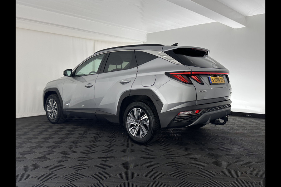 Hyundai Tucson 1.6 T-GDI HEV Comfort Smart (INCL-BTW) *FULL-LED | ADAPTIVE-CRUISE | HEATED-COMFORTSEATS | KEYLESS | CAMERA | DIGI-COCKPIT | PRIVACY-GLASS | SHIFTPADDLES | ECC | PDC | 17''ALU*