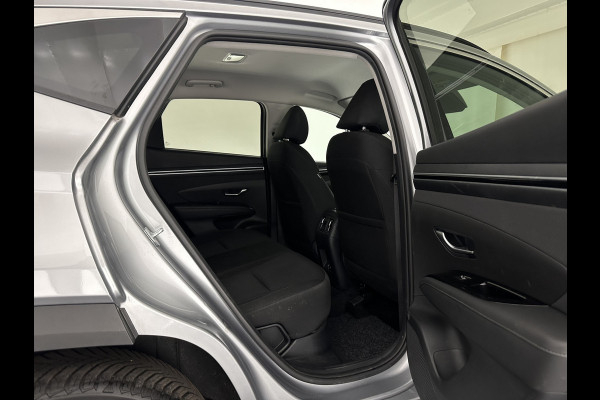 Hyundai Tucson 1.6 T-GDI HEV Comfort Smart (INCL-BTW) *FULL-LED | ADAPTIVE-CRUISE | HEATED-COMFORTSEATS | KEYLESS | CAMERA | DIGI-COCKPIT | PRIVACY-GLASS | SHIFTPADDLES | ECC | PDC | 17''ALU*