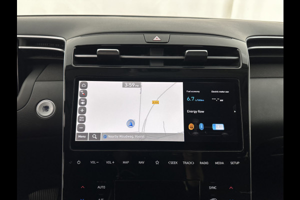 Hyundai Tucson 1.6 T-GDI HEV Comfort Smart (INCL-BTW) *FULL-LED | ADAPTIVE-CRUISE | HEATED-COMFORTSEATS | KEYLESS | CAMERA | DIGI-COCKPIT | PRIVACY-GLASS | SHIFTPADDLES | ECC | PDC | 17''ALU*