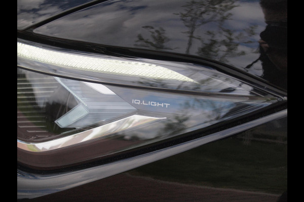 Volkswagen Passat Variant 1.5 eHybrid R-Line Edition | Panoramadak | Black-Style | Head-Up Display | Trekhaak | Sfeerverlichting | NL-Auto |