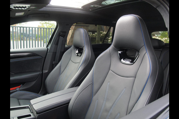 Volkswagen Passat Variant 1.5 eHybrid R-Line Edition | Panoramadak | Black-Style | Head-Up Display | Trekhaak | Sfeerverlichting | NL-Auto |