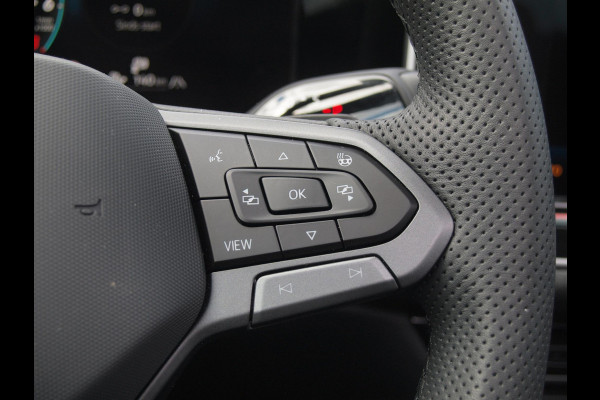 Volkswagen Passat Variant 1.5 eHybrid R-Line Edition | Panoramadak | Black-Style | Head-Up Display | Trekhaak | Sfeerverlichting | NL-Auto |