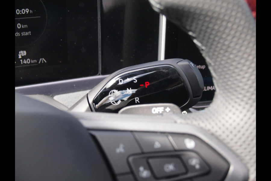 Volkswagen Passat Variant 1.5 eHybrid R-Line Edition | Panoramadak | Black-Style | Head-Up Display | Trekhaak | Sfeerverlichting | NL-Auto |