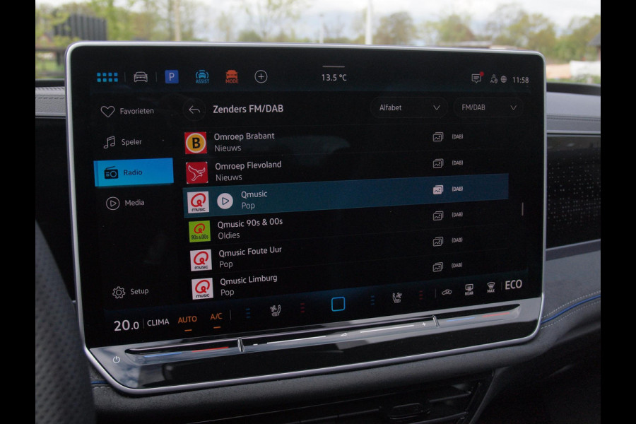 Volkswagen Passat Variant 1.5 eHybrid R-Line Edition | Panoramadak | Black-Style | Head-Up Display | Trekhaak | Sfeerverlichting | NL-Auto |