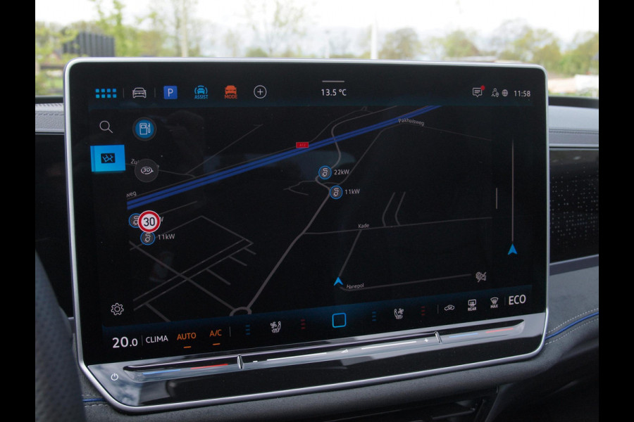 Volkswagen Passat Variant 1.5 eHybrid R-Line Edition | Panoramadak | Black-Style | Head-Up Display | Trekhaak | Sfeerverlichting | NL-Auto |