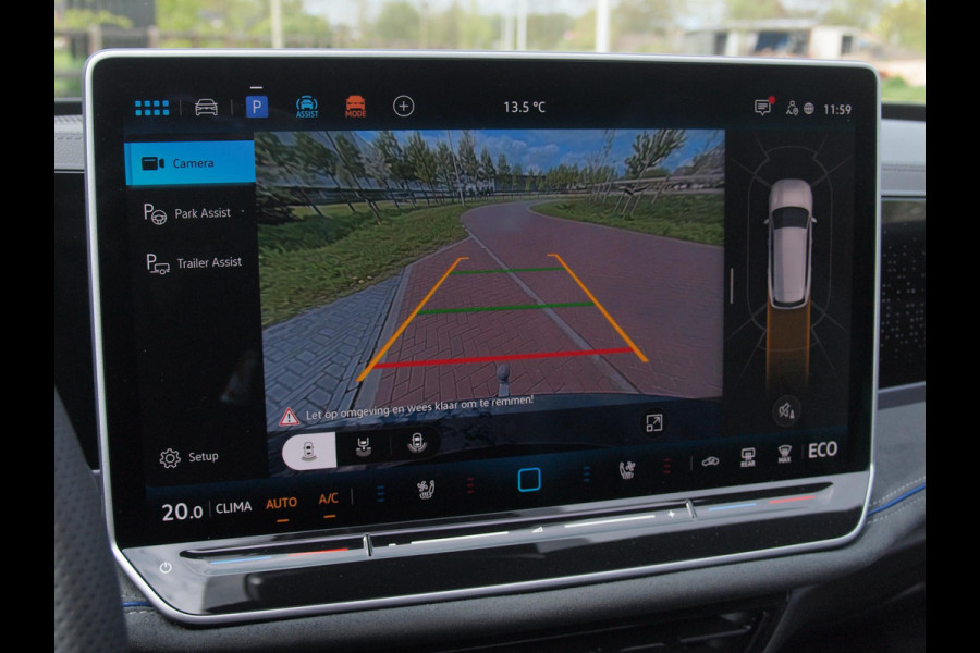 Volkswagen Passat Variant 1.5 eHybrid R-Line Edition | Panoramadak | Black-Style | Head-Up Display | Trekhaak | Sfeerverlichting | NL-Auto |