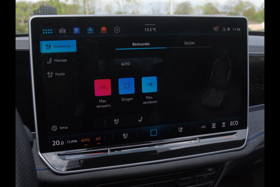 Volkswagen Passat Variant 1.5 eHybrid R-Line Edition | Panoramadak | Black-Style | Head-Up Display | Trekhaak | Sfeerverlichting | NL-Auto |