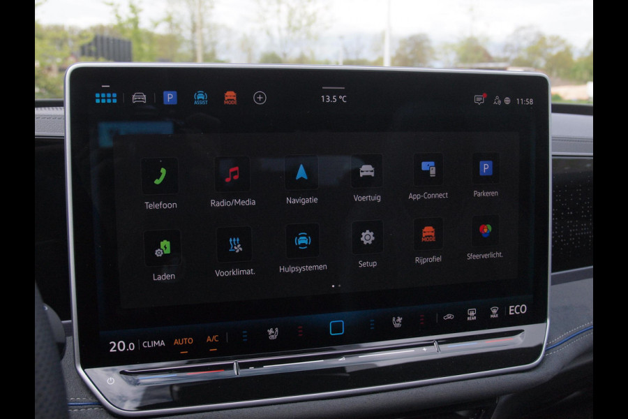 Volkswagen Passat Variant 1.5 eHybrid R-Line Edition | Panoramadak | Black-Style | Head-Up Display | Trekhaak | Sfeerverlichting | NL-Auto |