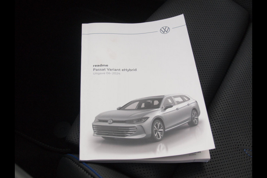 Volkswagen Passat Variant 1.5 eHybrid R-Line Edition | Panoramadak | Black-Style | Head-Up Display | Trekhaak | Sfeerverlichting | NL-Auto |