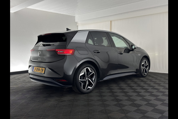 Volkswagen ID.3 First Plus 58 kWh [ 3-Fase ] {SOH-91%} (INCL-BTW) *ADAPTIVE-CRUISE | MATRIX-LED | CAMERA | KEYLESS | MICROFIBRE | AMBIENTLIGHT | NAVI-FULLMAP | DAB+ | ECC | HEATED-SPORTSEATS | DIGI-COCKPIT | 19''ALU*