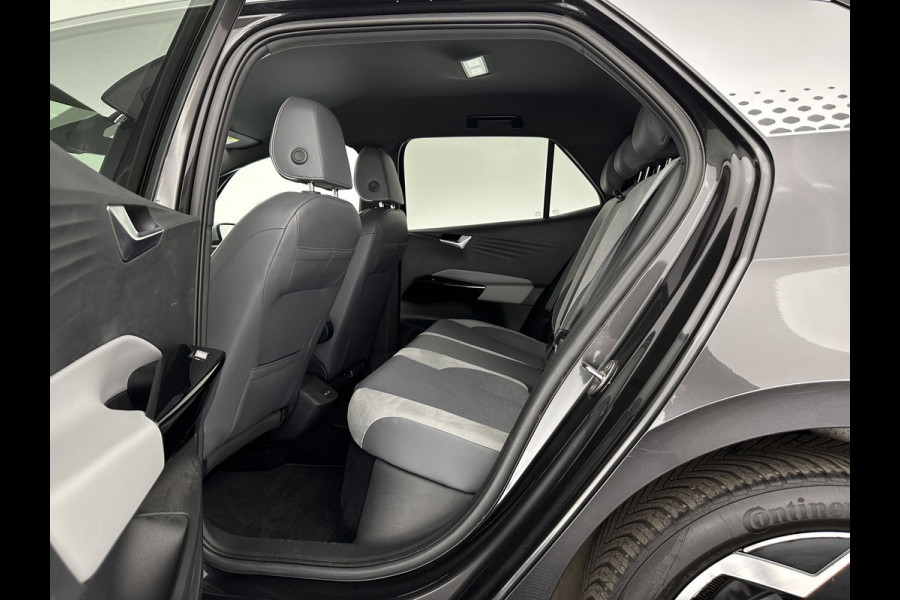Volkswagen ID.3 First Plus 58 kWh [ 3-Fase ] {SOH-91%} (INCL-BTW) *ADAPTIVE-CRUISE | MATRIX-LED | CAMERA | KEYLESS | MICROFIBRE | AMBIENTLIGHT | NAVI-FULLMAP | DAB+ | ECC | HEATED-SPORTSEATS | DIGI-COCKPIT | 19''ALU*