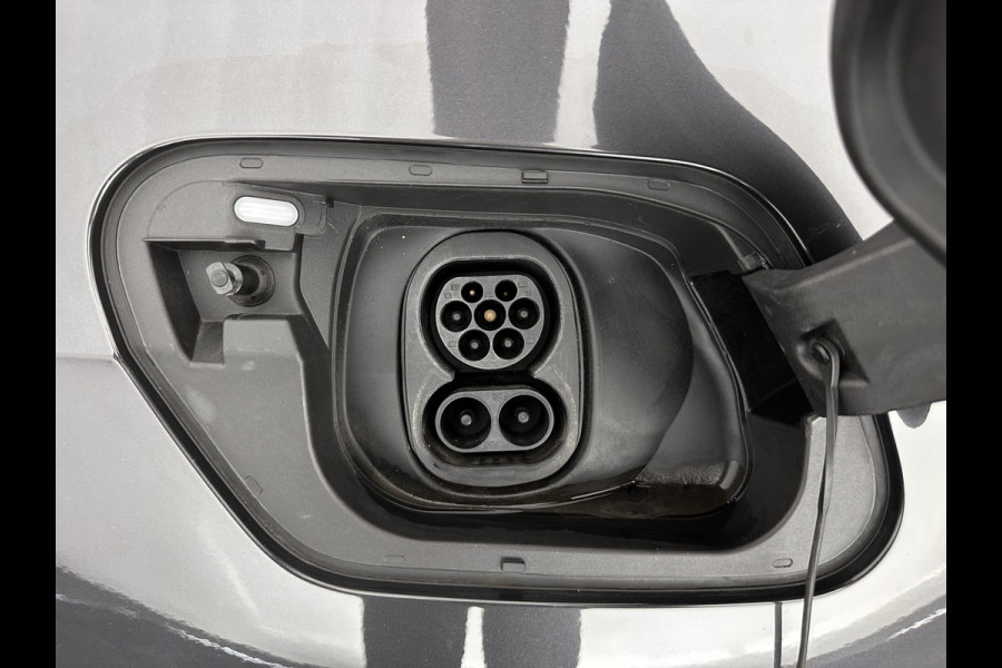 Volkswagen ID.3 First Plus 58 kWh [ 3-Fase ] {SOH-91%} (INCL-BTW) *ADAPTIVE-CRUISE | MATRIX-LED | CAMERA | KEYLESS | MICROFIBRE | AMBIENTLIGHT | NAVI-FULLMAP | DAB+ | ECC | HEATED-SPORTSEATS | DIGI-COCKPIT | 19''ALU*