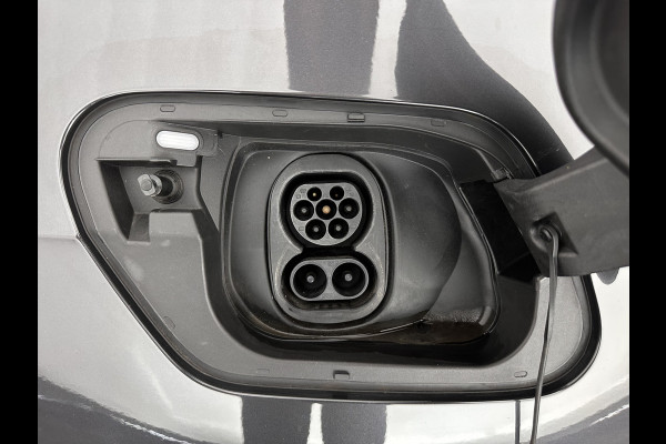 Volkswagen ID.3 First Plus 58 kWh [ 3-Fase ] {SOH-91%} (INCL-BTW) *ADAPTIVE-CRUISE | MATRIX-LED | CAMERA | KEYLESS | MICROFIBRE | AMBIENTLIGHT | NAVI-FULLMAP | DAB+ | ECC | HEATED-SPORTSEATS | DIGI-COCKPIT | 19''ALU*