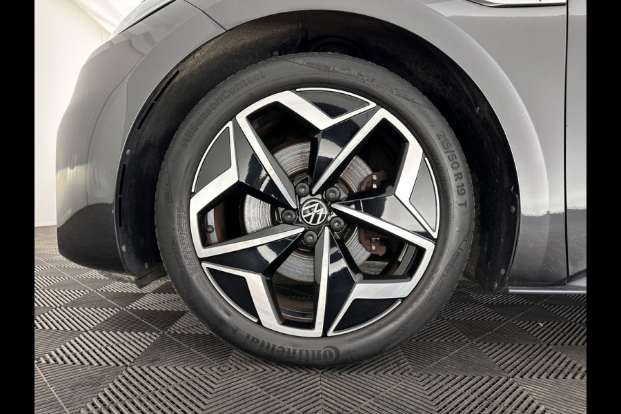 Volkswagen ID.3 First Plus 58 kWh [ 3-Fase ] {SOH-91%} (INCL-BTW) *ADAPTIVE-CRUISE | MATRIX-LED | CAMERA | KEYLESS | MICROFIBRE | AMBIENTLIGHT | NAVI-FULLMAP | DAB+ | ECC | HEATED-SPORTSEATS | DIGI-COCKPIT | 19''ALU*