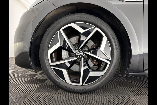 Volkswagen ID.3 First Plus 58 kWh [ 3-Fase ] {SOH-91%} (INCL-BTW) *ADAPTIVE-CRUISE | MATRIX-LED | CAMERA | KEYLESS | MICROFIBRE | AMBIENTLIGHT | NAVI-FULLMAP | DAB+ | ECC | HEATED-SPORTSEATS | DIGI-COCKPIT | 19''ALU*