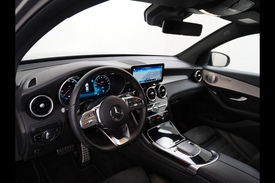 Mercedes-Benz GLC 300e Coupé AMG 4Matic // SoH 98,6% // Burmester / Magno Grijs // Nw. Banden // Dig. Dashbord // Carplay // Treeplanken // Night