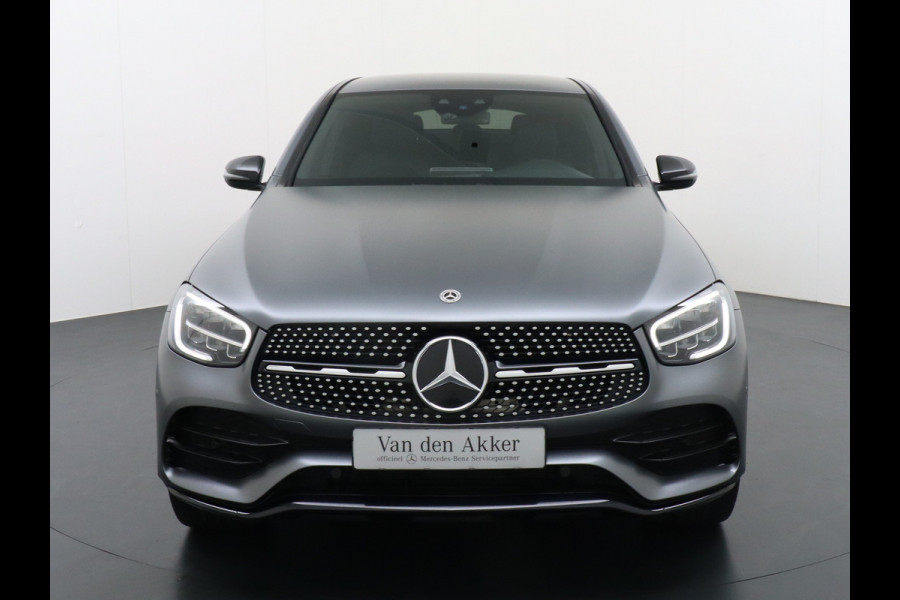 Mercedes-Benz GLC 300e Coupé AMG 4Matic // SoH 98,6% // Burmester / Magno Grijs // Nw. Banden // Dig. Dashbord // Carplay // Treeplanken // Night