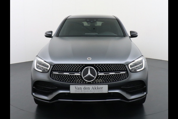 Mercedes-Benz GLC 300e Coupé AMG 4Matic // SoH 98,6% // Burmester / Magno Grijs // Nw. Banden // Dig. Dashbord // Carplay // Treeplanken // Night