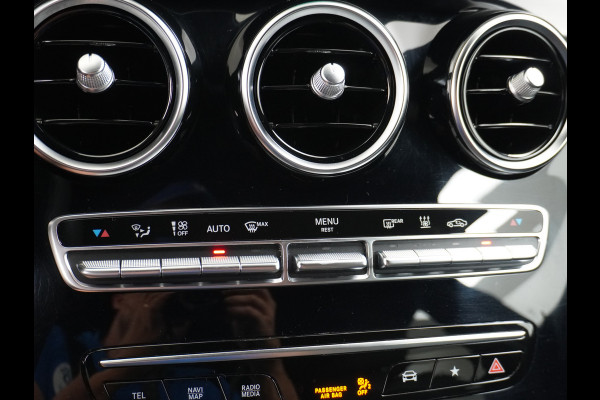 Mercedes-Benz GLC 300e Coupé AMG 4Matic // SoH 98,6% // Burmester / Magno Grijs // Nw. Banden // Dig. Dashbord // Carplay // Treeplanken // Night