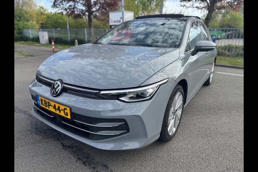 Volkswagen Golf 1.5 eTSI DSG Panorama Camera facelift HUD Memory