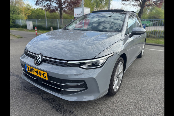 Volkswagen Golf 1.5 eTSI DSG Panorama Camera facelift HUD Memory