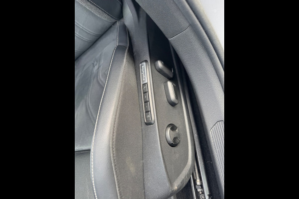 Volkswagen Golf 1.5 eTSI DSG Panorama Camera facelift HUD Memory