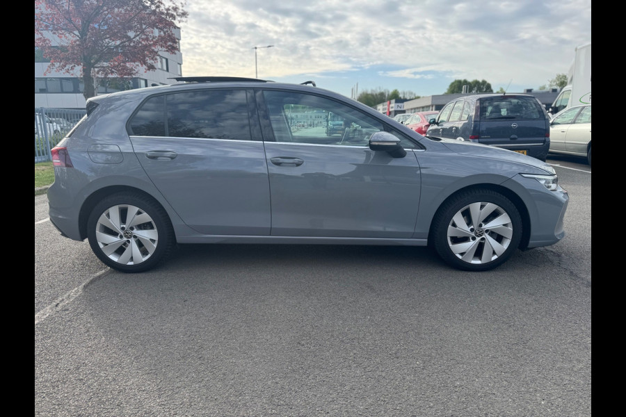 Volkswagen Golf 1.5 eTSI DSG Panorama Camera facelift HUD Memory