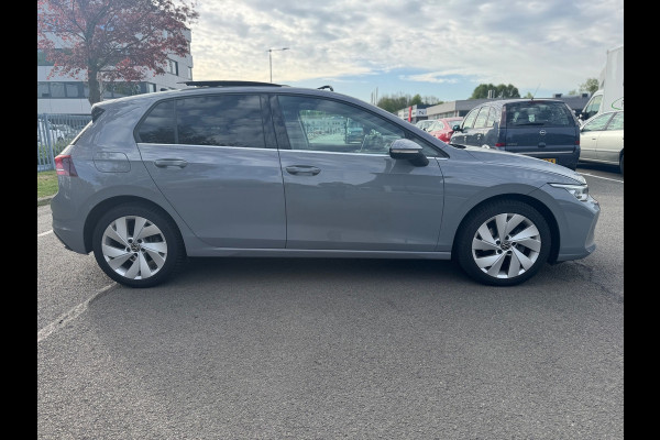 Volkswagen Golf 1.5 eTSI DSG Panorama Camera facelift HUD Memory