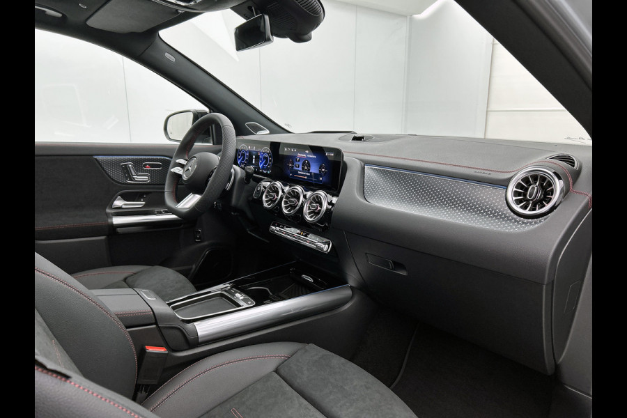 Mercedes-Benz EQA 250+ Business Solution AMG 71 kWh | Nightpakket | Trekhaak | DISTRONIC | Smartphone integratie | Panoramaschuifdak | Stuurwielpaddles gegalvaniseerd | 360° camera | Burmester Surround Sound |