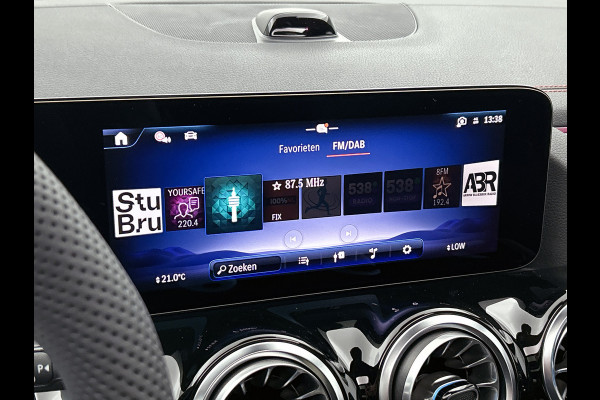 Mercedes-Benz EQA 250+ Business Solution AMG 71 kWh | Nightpakket | Trekhaak | DISTRONIC | Smartphone integratie | Panoramaschuifdak | Stuurwielpaddles gegalvaniseerd | 360° camera | Burmester Surround Sound |