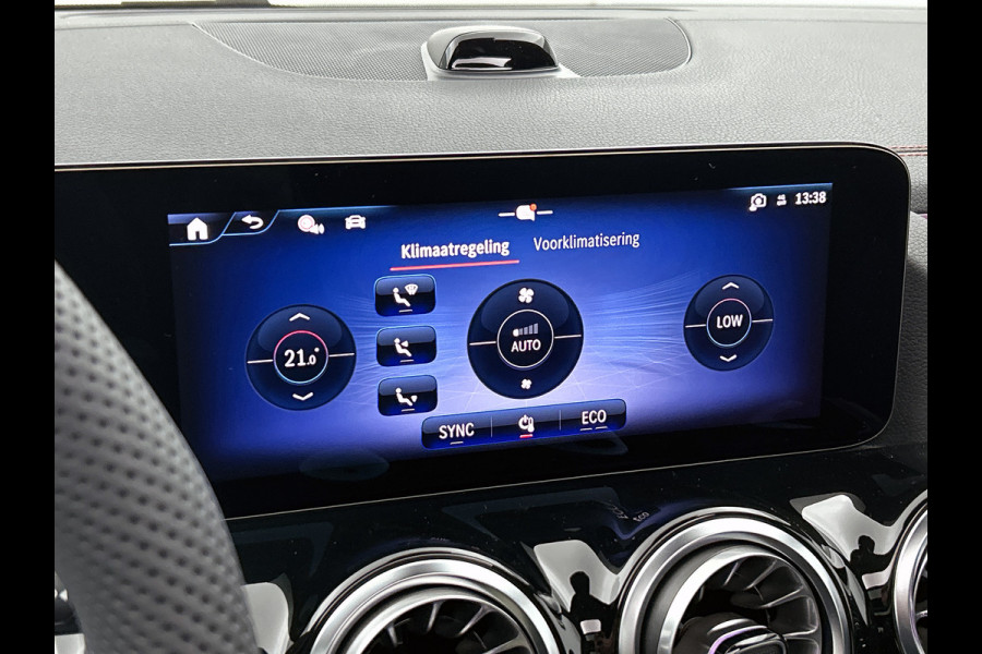 Mercedes-Benz EQA 250+ Business Solution AMG 71 kWh | Nightpakket | Trekhaak | DISTRONIC | Smartphone integratie | Panoramaschuifdak | Stuurwielpaddles gegalvaniseerd | 360° camera | Burmester Surround Sound |