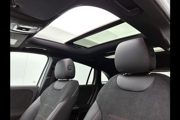 Mercedes-Benz EQA 250+ Business Solution AMG 71 kWh | Nightpakket | Trekhaak | DISTRONIC | Smartphone integratie | Panoramaschuifdak | Stuurwielpaddles gegalvaniseerd | 360° camera | Burmester Surround Sound |
