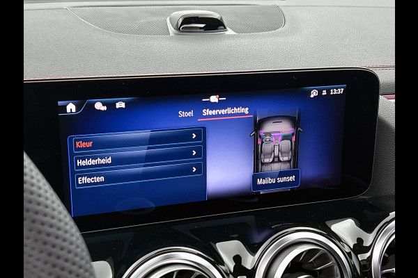 Mercedes-Benz EQA 250+ Business Solution AMG 71 kWh | Nightpakket | Trekhaak | DISTRONIC | Smartphone integratie | Panoramaschuifdak | Stuurwielpaddles gegalvaniseerd | 360° camera | Burmester Surround Sound |