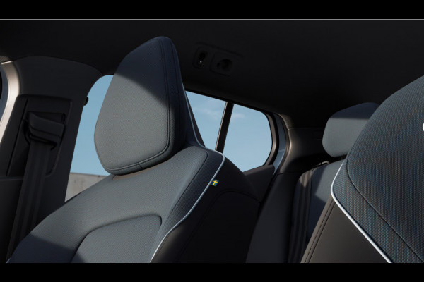 Volvo EX30 Single Motor Extended Range Plus Europa 69 kWh / Elektrische stoelen / Adaptieve cruise control / BLIS / Parkeersensoren met camera / Elektrische achterklep / 20" velgen / Google infotainment / Keyless entry