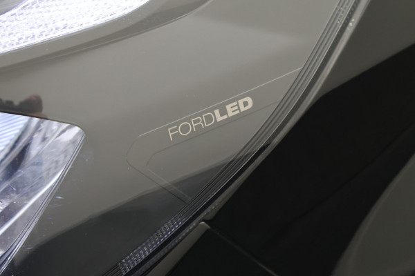 Ford Transit Custom 300 2.0 TDCI Automaat L2H1 3-Zits, LED, Keyless, ACC, Trekhaak, Side-Bars, PDC, 17"
