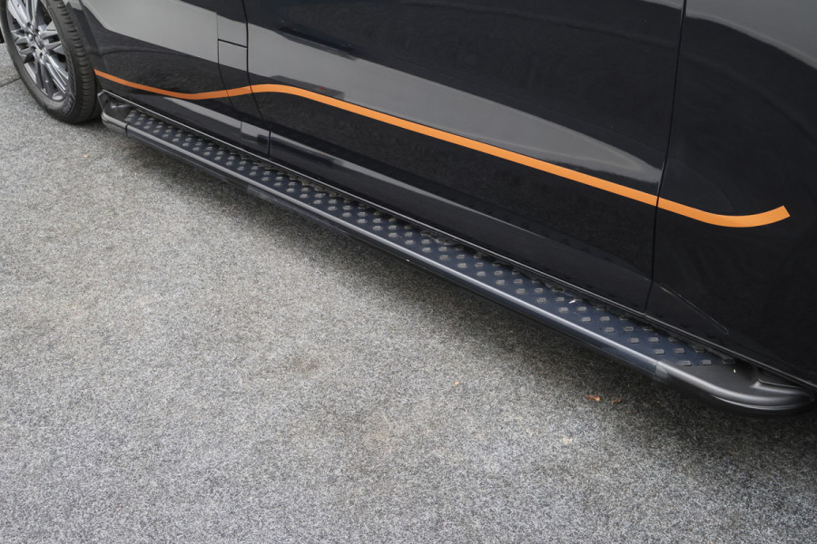 Ford Transit Custom 300 2.0 TDCI Automaat L2H1 3-Zits, LED, Keyless, ACC, Trekhaak, Side-Bars, PDC, 17"
