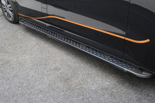 Ford Transit Custom 300 2.0 TDCI Automaat L2H1 3-Zits, LED, Keyless, ACC, Trekhaak, Side-Bars, PDC, 17"