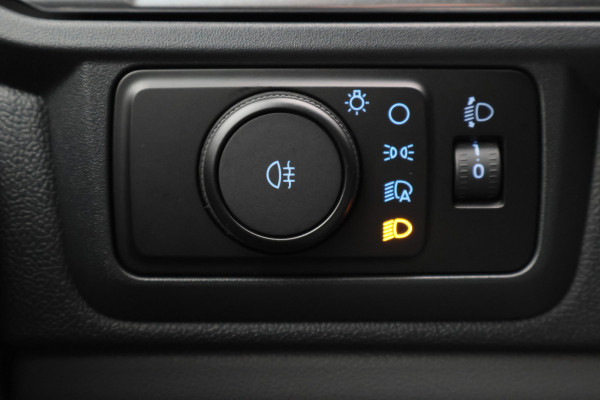 Ford Transit Custom 300 2.0 TDCI Automaat L2H1 3-Zits, LED, Keyless, ACC, Trekhaak, Side-Bars, PDC, 17"