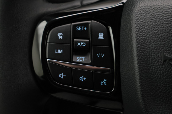 Ford Transit Custom 300 2.0 TDCI Automaat L2H1 3-Zits, LED, Keyless, ACC, Trekhaak, Side-Bars, PDC, 17"