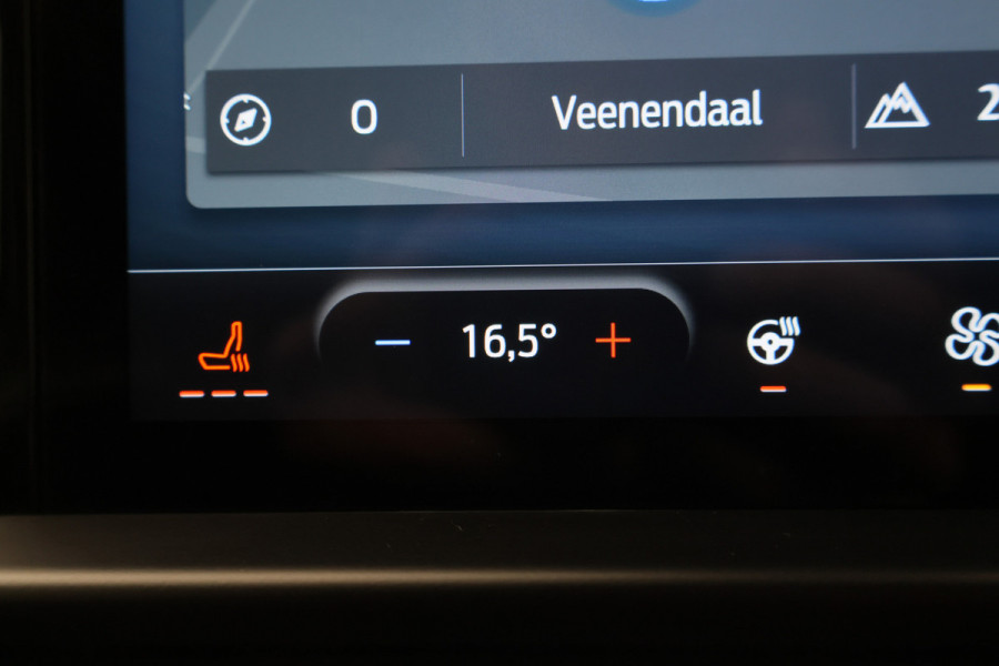 Ford Transit Custom 300 2.0 TDCI Automaat L2H1 3-Zits, LED, Keyless, ACC, Trekhaak, Side-Bars, PDC, 17"