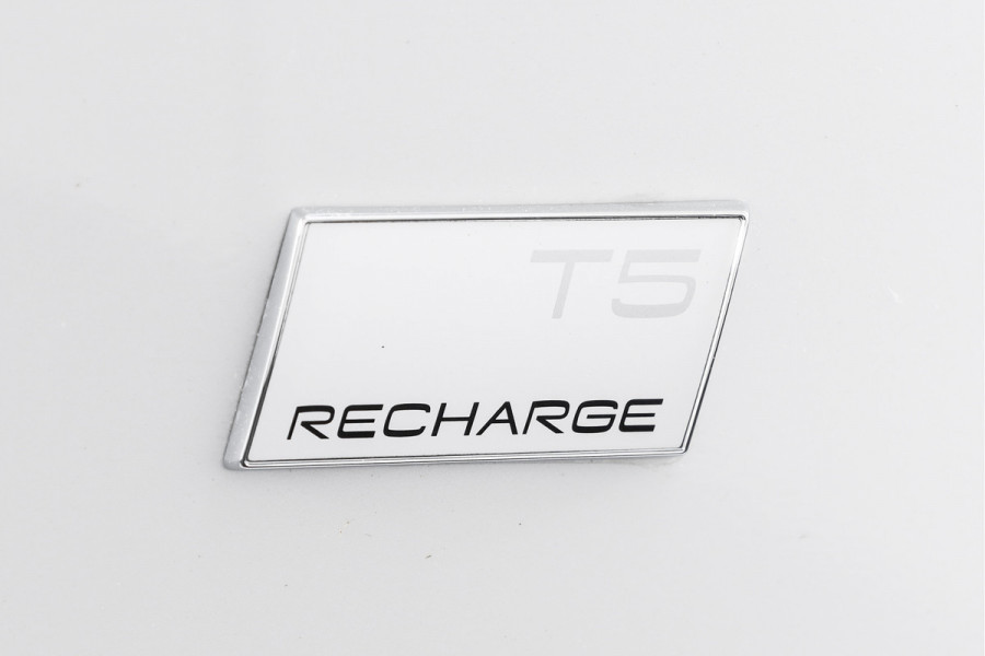 Volvo XC40 1.5 T5 Recharge R-Design | S/K-Panodak | Elek. Trekhaak | Harman/Kardon | Dig. Cockpit | Cruise | Winterpakket | 360 Camera | NAV + App. Connect | ECC | Elek. Klep | LM 19" |
