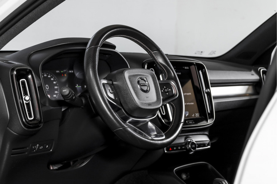 Volvo XC40 1.5 T5 Recharge R-Design | S/K-Panodak | Elek. Trekhaak | Harman/Kardon | Dig. Cockpit | Cruise | Winterpakket | 360 Camera | NAV + App. Connect | ECC | Elek. Klep | LM 19" |