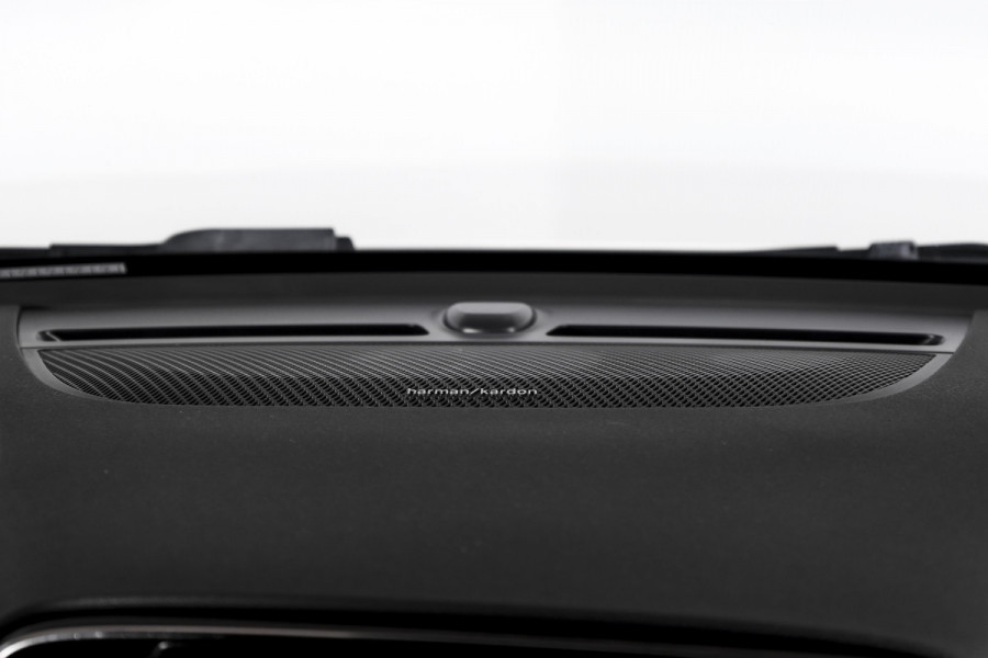 Volvo XC40 1.5 T5 Recharge R-Design | S/K-Panodak | Elek. Trekhaak | Harman/Kardon | Dig. Cockpit | Cruise | Winterpakket | 360 Camera | NAV + App. Connect | ECC | Elek. Klep | LM 19" |