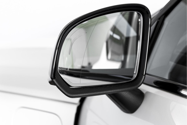 Volvo XC40 1.5 T5 Recharge R-Design | S/K-Panodak | Elek. Trekhaak | Harman/Kardon | Dig. Cockpit | Cruise | Winterpakket | 360 Camera | NAV + App. Connect | ECC | Elek. Klep | LM 19" |
